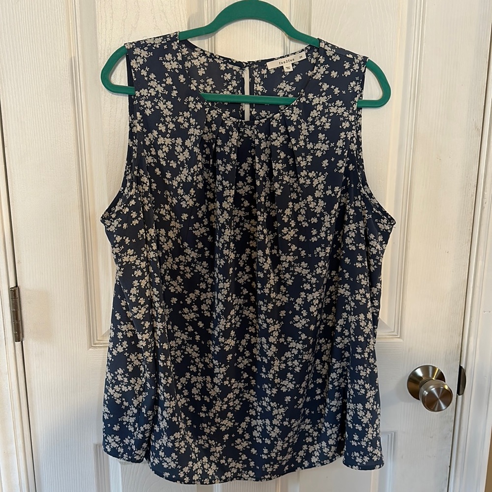 Women’s Sleeveless Blouse